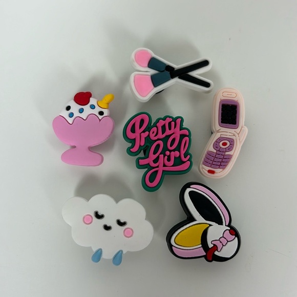 Jibbitz ~ Crocs ~ Charms ~ Makeup ~ Feminine - Picture 1 of 3